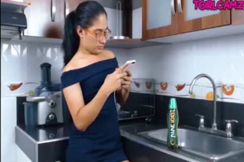 Monster 10-Pounder latina tranny Cumming cam