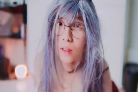 filthy oriental Sissy Cat pooper