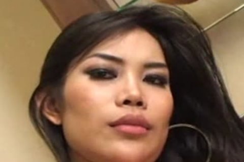 oriental Lady boy Jerking!